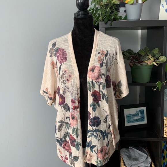 Light weight floral cardigan - Picture 1 of 5